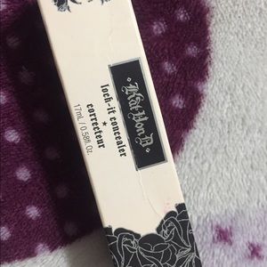 kat Von D (lock it concealer)